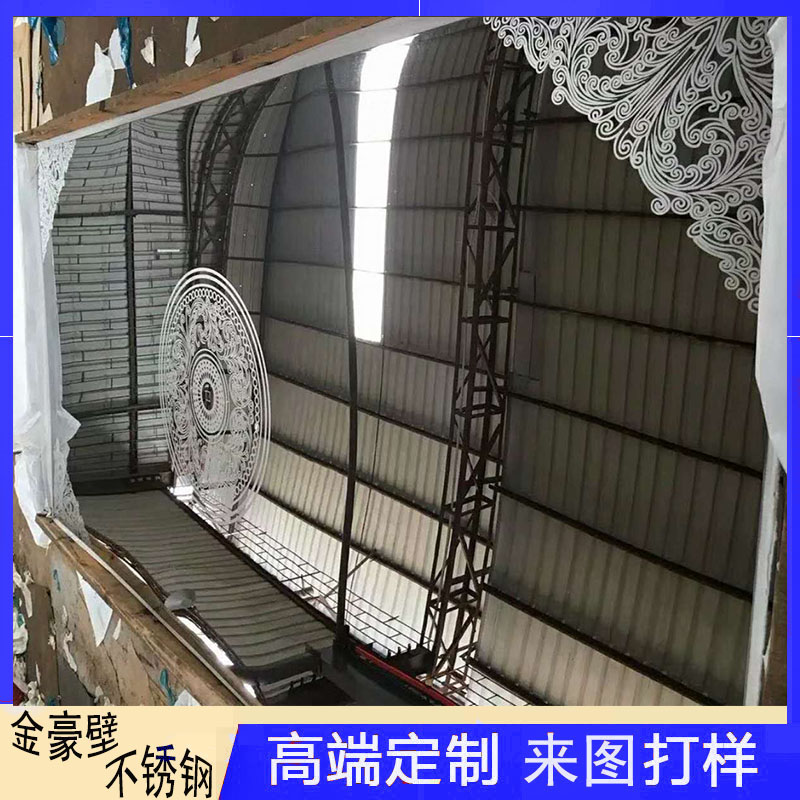 一张不锈钢花纹板多少钱？